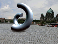 Das Modell des Einheitsdenkmals vor dem Berliner Schloss