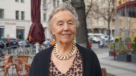 Die Berliner Schauspielerin Ellen Esser startet mit 80 Jahren eine Karriere als Sängerin.