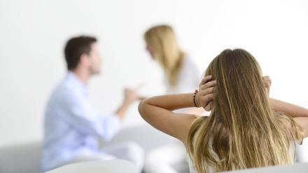 Viele Kinder werden Zeugen verbaler elterlicher Auseinandersetzungen oder auch häuslicher Gewalt.