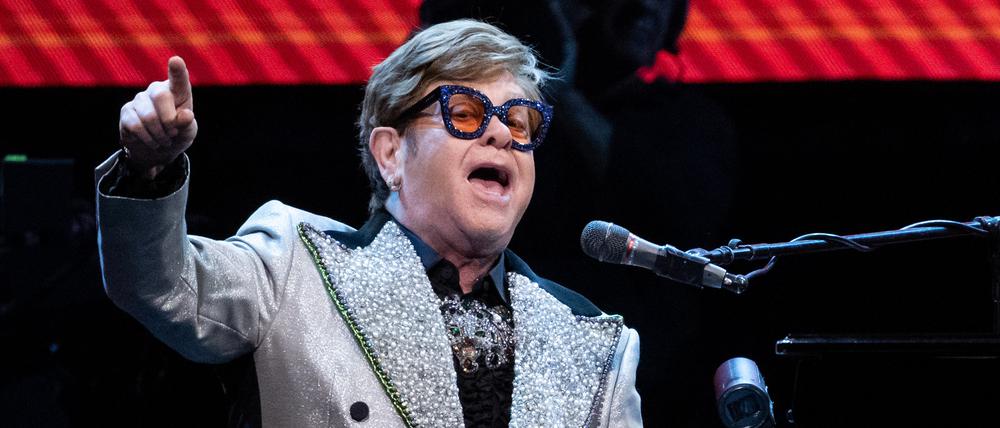 Elton John soll am Dienstag wieder fit sein.