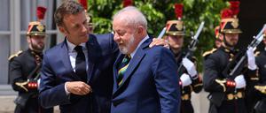 Die Präsidenten Frankreichs und Brasiliens, Emmanuel Macron und Luiz Inacio Lula Da Silva. 