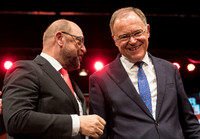 Wahlkampfhilfe von SPD-Chef Martin Schulz (links) für den niedersächsischen Ministerpräsidenten Stephan Weil in Hannover zwei Tage vor der Landtagswahl.