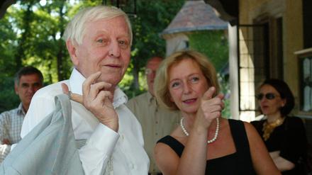 Hans Magnus Enzensberger mit Brandenburgs Kulturministerin Johanna Wanka, 2005.
