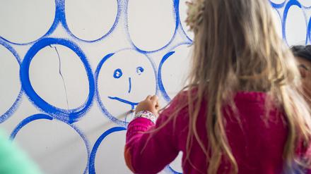 In Jeppe Heins Arbeit „Today I feel like ...“ dürfen Kinder und Erwachsene ihre Stimmung malen.