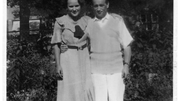 Erich Bragenheim ist Arzt, Irmgard Weckmüller Einkäuferin im KaDeWe. Eine große Liebe, die 1929 beginnt.