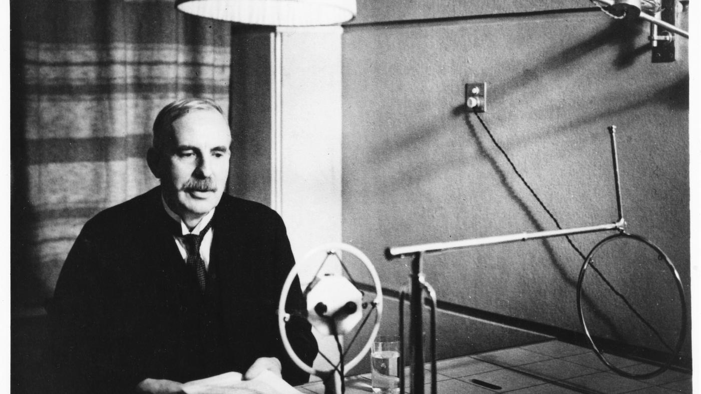 Ernest Rutherford discovers the atomic nucleus