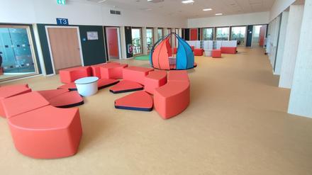 Gewagte Sitzecken sind Teil der neuartigen Compartment-Schulen. Sie stehen in den Aufenthaltsräumen, den „Foren“ und bilden das Herzstück jedes Lernhauses.