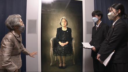 Avatar der Überlebenden des Atombombenabwurfs über Hiroshima, Yoshiko Kajimoto mit Schülern.