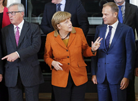 Unterschiedliche Sichtweise. EU-Kommissionschef Juncker (links), Kanzlerin Merkel und Ratspräsident Tusk im Oktober 2015.