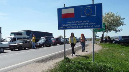 Willkommen in der EU - ein Schild auf der polnischen Seite der Grenze heißt Besucher willkommen.