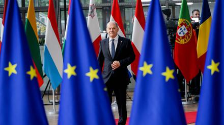 Bundeskanzler Olaf Scholz kommt auf dem EU-Gipfel an.