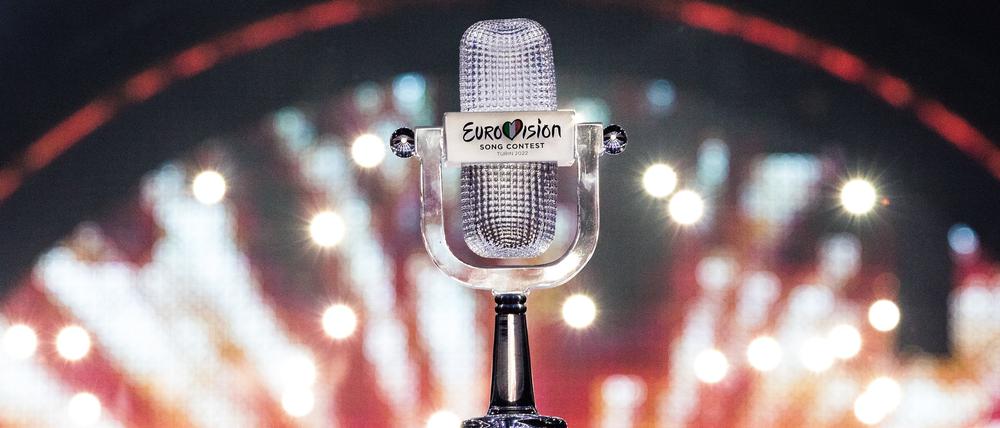 Das Logo des Eurovision Song Contest ist auf der Trophäe des Wettbewerbs zu sehen.