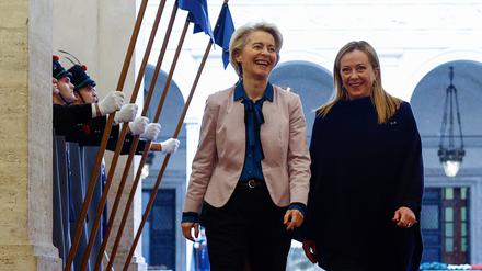 Sie stützen sich: Italians Ministerpräsidentin Giorgia Meloni begrüßt EU-Kommissionspräsidentin Ursula von der Leyen in Rom. 