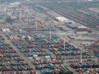 Deutsche Exportschlager. Autos im Hafen von Bremerhaven, die ins Ausland verschifft werden.