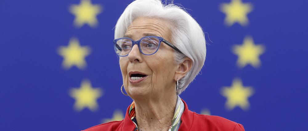 Christine Lagarde, Präsidentin der Europäischen Zentralbank, hält eine Rede im EU-Parlament. 