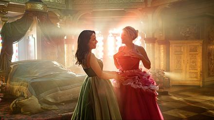 Zeynep (Gizem Emre, links) und Chantal (Jella Haase) in einer Szene des Films mit dem Arbeitstitel „Chantal im Märchenland“.