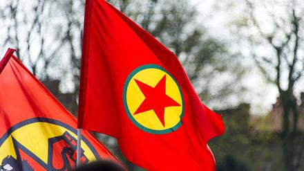 Fahne der verbotenen kurdischen Arbeiterpartei PKK