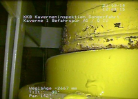 Mit einer ferngesteuerten Kamera sind 2014 die Fässer in den Kavernen unter dem Atomkraftwerk Brunsbüttel inspiziert worden. Schäden wie diese fanden die Inspekteure an 154 von etwas mehr als 600 Fässern.