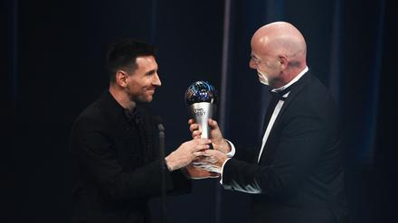 Lionel Messi und Gianni Infantino.