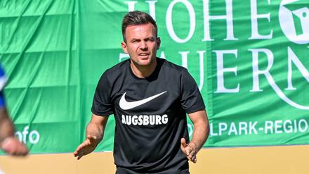  Trainer Enrico Maaßen soll mit dem FC Augsburg einen forscheren Stil entwickeln.