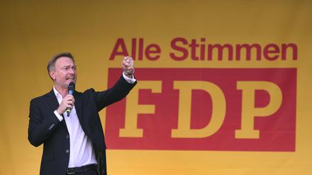 Der Bundesfinanzminister und FDP-Vorsitzende, Christian Lindner, spricht bei einer Wahlkampfveranstaltung der Bayern-FDP.