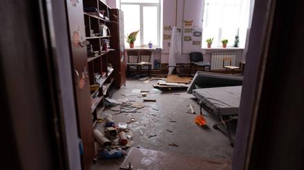 Die Überreste einer Schule in Slowjansk, Ukraine. 