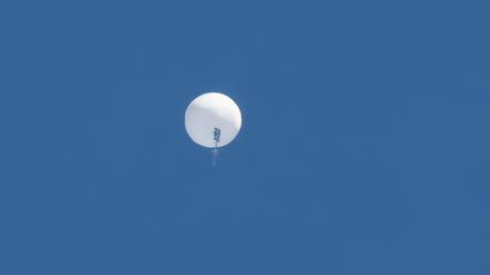 February 4, 2023, Myrtle Beach, South Carolina, USA: Chinese spy balloon shortly before it was shot down over Surfside Beach South Carolina. Myrtle Beach USA - ZUMAg244 20230204_zmp_g244_001 Copyright: xJoexGranitax