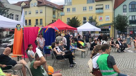 Vor dem Hintergrund des Brandanschlags auf eine Kirche im südbrandenburgischen Spremberg hat das Bündnis #unteilbar-Spremberg am Samstag ein Fest für Solidarität und Vielfalt organisiert.