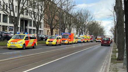 Großeinsatz von Feuerwehr und Rettungsdienst nach Chlorgasaustritt in Potsdam.