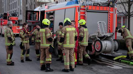 Jeder zweite ehrenamtliche Feuerwehrangehörige hat in einer Umfrage von Übergriffen bei Einsätzen in den vergangenen beiden Jahren berichtet.