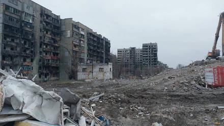 Zerstörte Wohnblocks in der russisch besetzten Stadt Mariupol