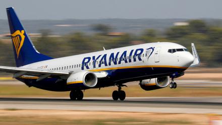 Eine Ryanair Boeing 737-800 startet auf Mallorca. 
