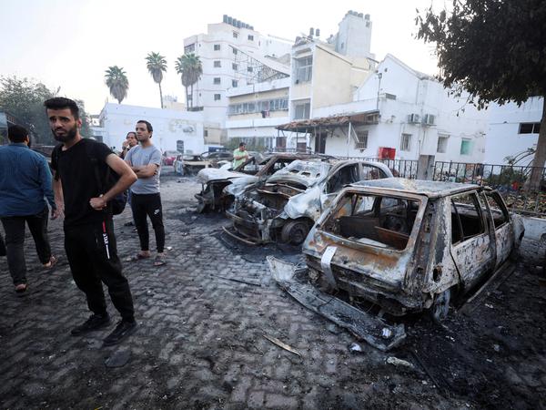 Die Bilder vom Parkplatz vor dem Al-Ahli-Krankenhaus muteten apokalyptisch an.