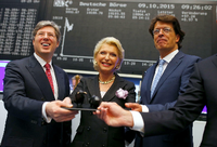 Im Oktober hatten CEO Klaus Rosenfeld (r.), Georg und seine Mutter Maria-Elisabeth Schaeffler den Autozulieferer an die Börse gebracht.