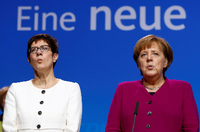 Was haben Annegret Kramp-Karrenbauer (l.) und Angela Merkel aus dem Fall Maaßen gelernt?