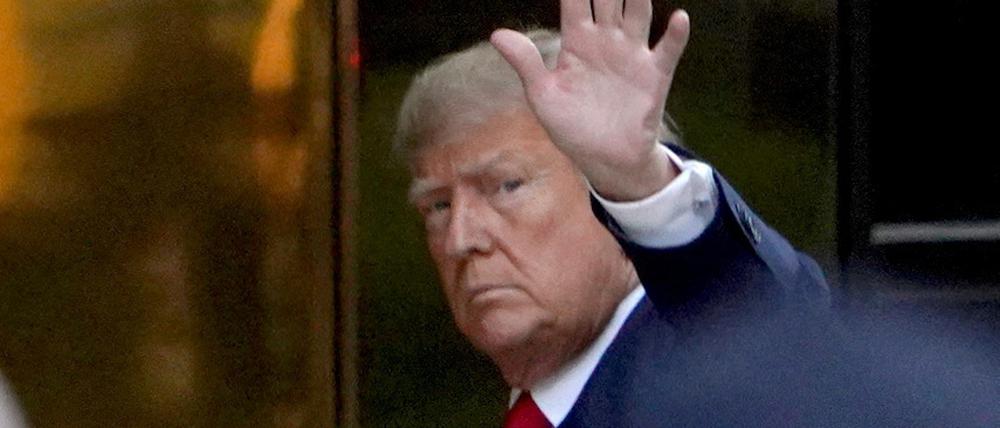 FILE PHOTO: Former U.S. President Donald Trump arrives at Trump Tower, after his indictment by a Manhattan grand jury following a probe into hush money paid to porn star Stormy Daniels, in New York City, U.S April 3, 2023.  REUTERS/David Dee Delgado/File Photo