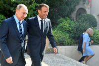Frankreichs Staatschef Macron (rechts) und Russlands Staatschef Putin im vergangenen August in Südfrankreich.