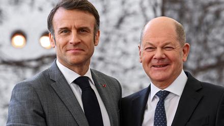 Frankreichs Staatschef Emmanuel Macron (links) und Kanzler Scholz im vergangenen März in Berlin. 