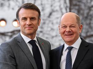 Frankreichs Staatschef Emmanuel Macron (links) und Kanzler Scholz im vergangenen März in Berlin. 