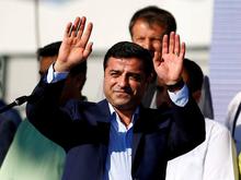 Türkischen Medien zufolge: Gericht verurteilt pro-kurdischen Politiker Demirtas zu 42 Jahren Haft