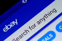 Der Online-Handelskonzern Ebay wirft Amazon vor, angeblich auf illegale Weise Top-Verkäufer abgeworben zu haben.