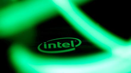 FILE PHOTO: Intel logo is seen behind LED lights in this illustration taken January 5, 2018. REUTERS/Dado Ruvic/Illustration/File Photo
