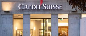 Das Logo der Credit Suisse an einer Filiale. 