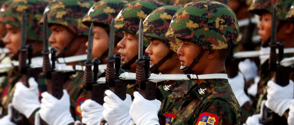 Eine Militärparade in Myanmar.