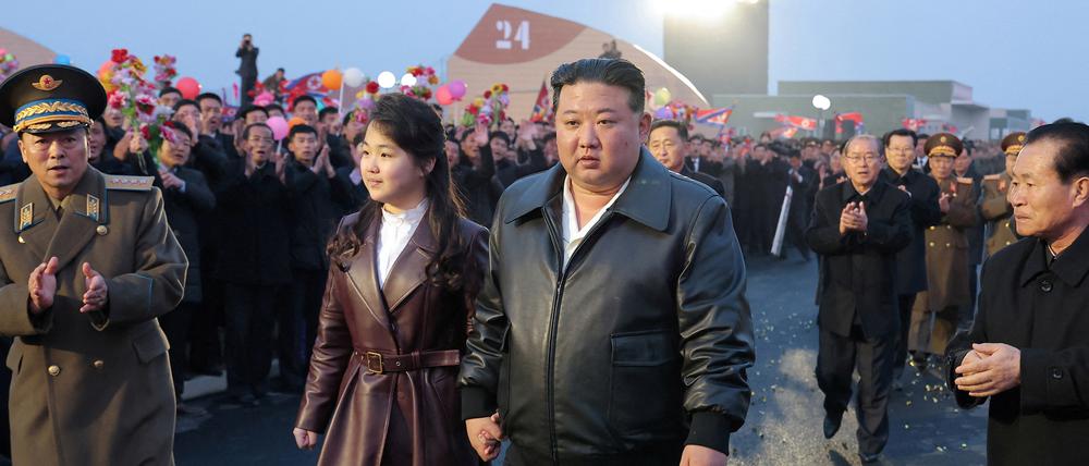 Kim Jong Un mit seiner Tochter Kim Ju Ae in Nordkorea Mitte März.