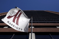 Marriott hat nun gute Chancen, in der Bieterschlacht um die Starwood-Hotelkette endgültig zu triumphieren. Hier die Marriott-Flagge am Eingang des New Yorker Marriott-Hotels in Manhattan.