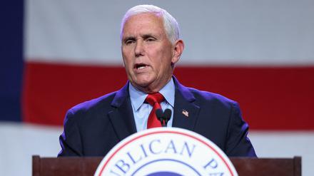 FILE PHOTO: Former U.S. Vice President and Republican presidential candidate Mike Pence speaks at the Republican Party of Iowa's Lincoln Day Dinner in Des Moines, Iowa, U.S., July 28, 2023. REUTERS/Scott Morgan/File Photo