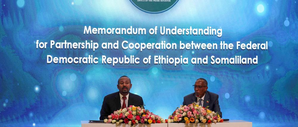 Somalilands Präsident Muse Bihi Abdi und Äthiopiens Premier Abiy Ahmed unterzeichnen am 1. Januar das Memorandum
