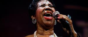 FILE PHOTO: Singer Aretha Franklin performs at the Candie's Foundation 10th anniversary Event to Prevent benefit New York May 3, 2011. The aim of the organization is to prevent teenage pregnancy. REUTERS/Eric Thayer/File Photo