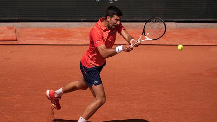 Novak Djokovic in seinem ersten Spiel bei den French Open gegen Aleksandar Kovacevic.